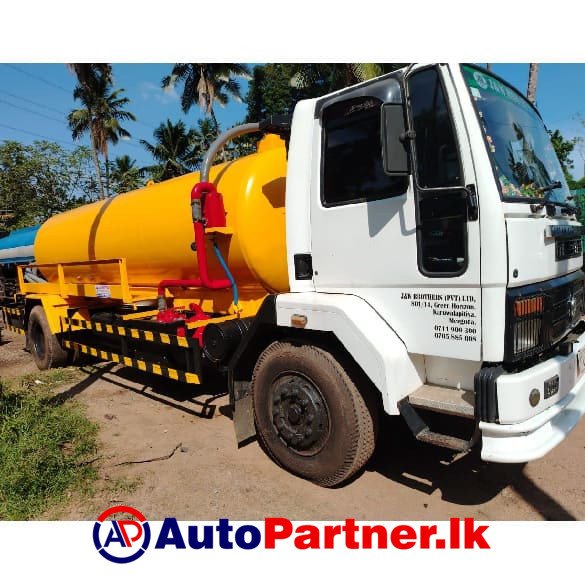 J and W Gully Bowser Service in Malabe